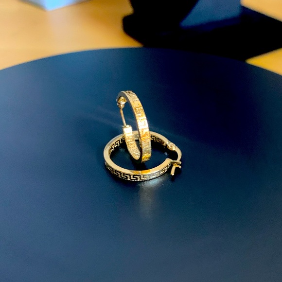 18K Loop Earrings - Picture 1 of 3